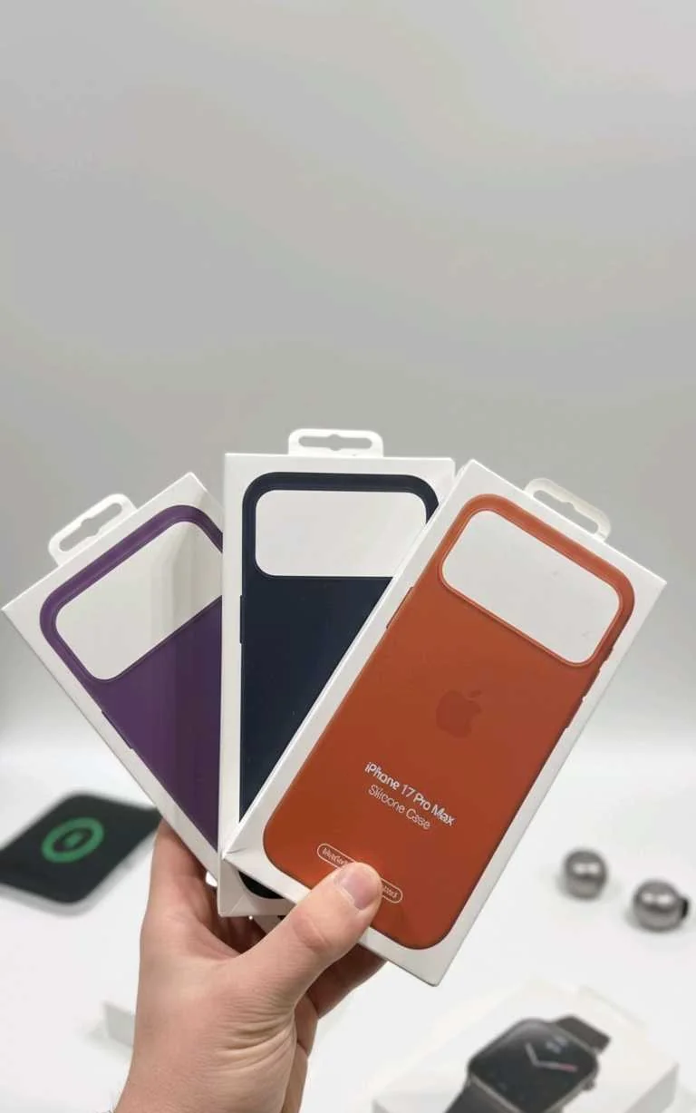 غطاء حماية سيليكون (Silicone Case) من آبل مخصص لهاتف iPhone 17 Pro Max