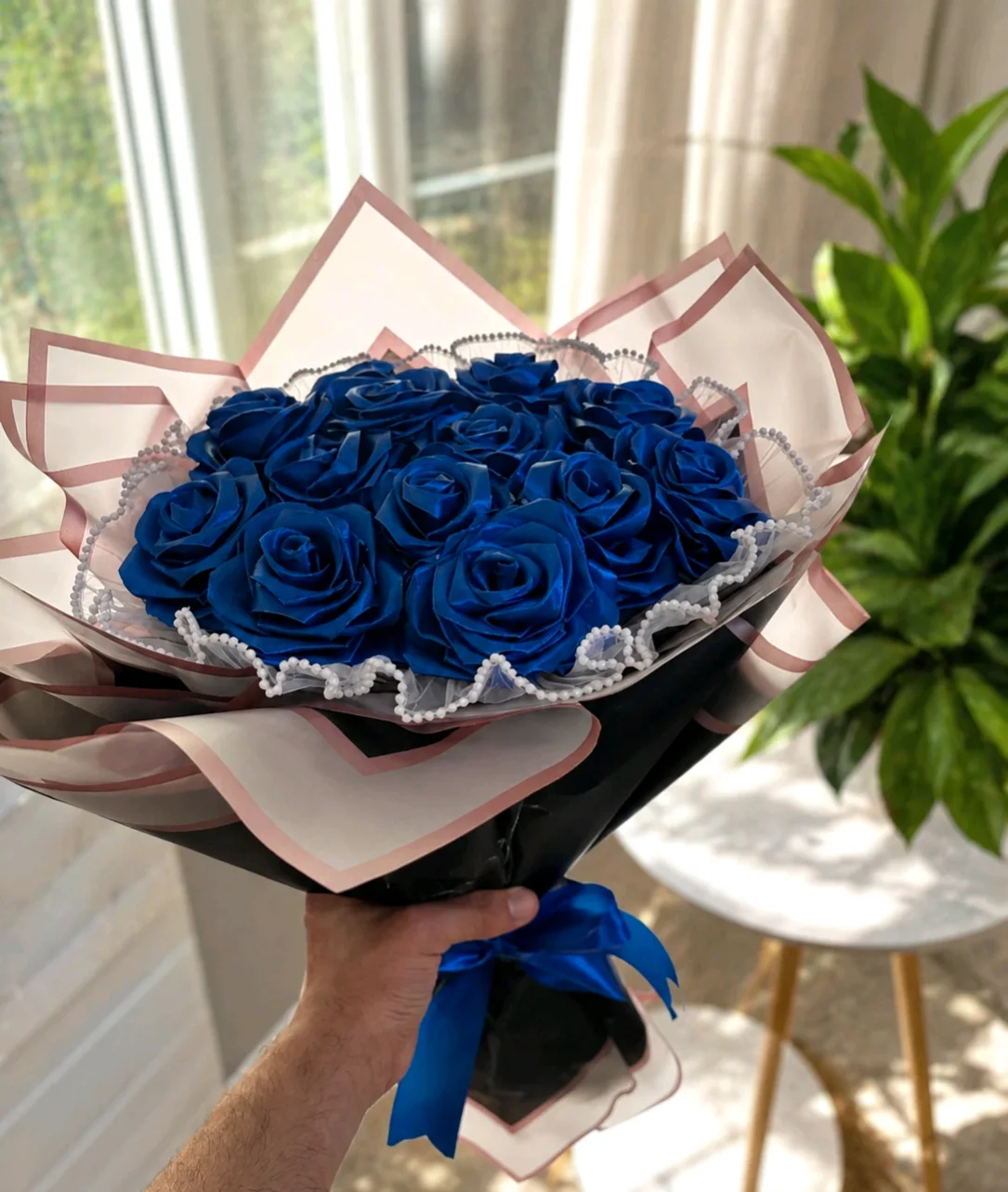 باقة ورد زرقاء اصطناعية