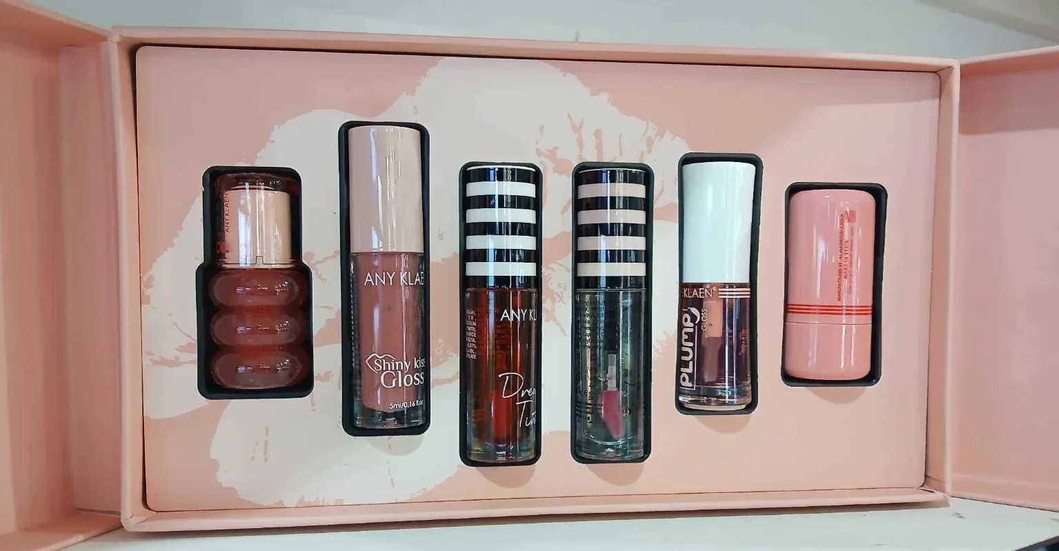 مجموعة العناية والتجميل الخاصة بالشفاه (Any Klaen Lips Box)